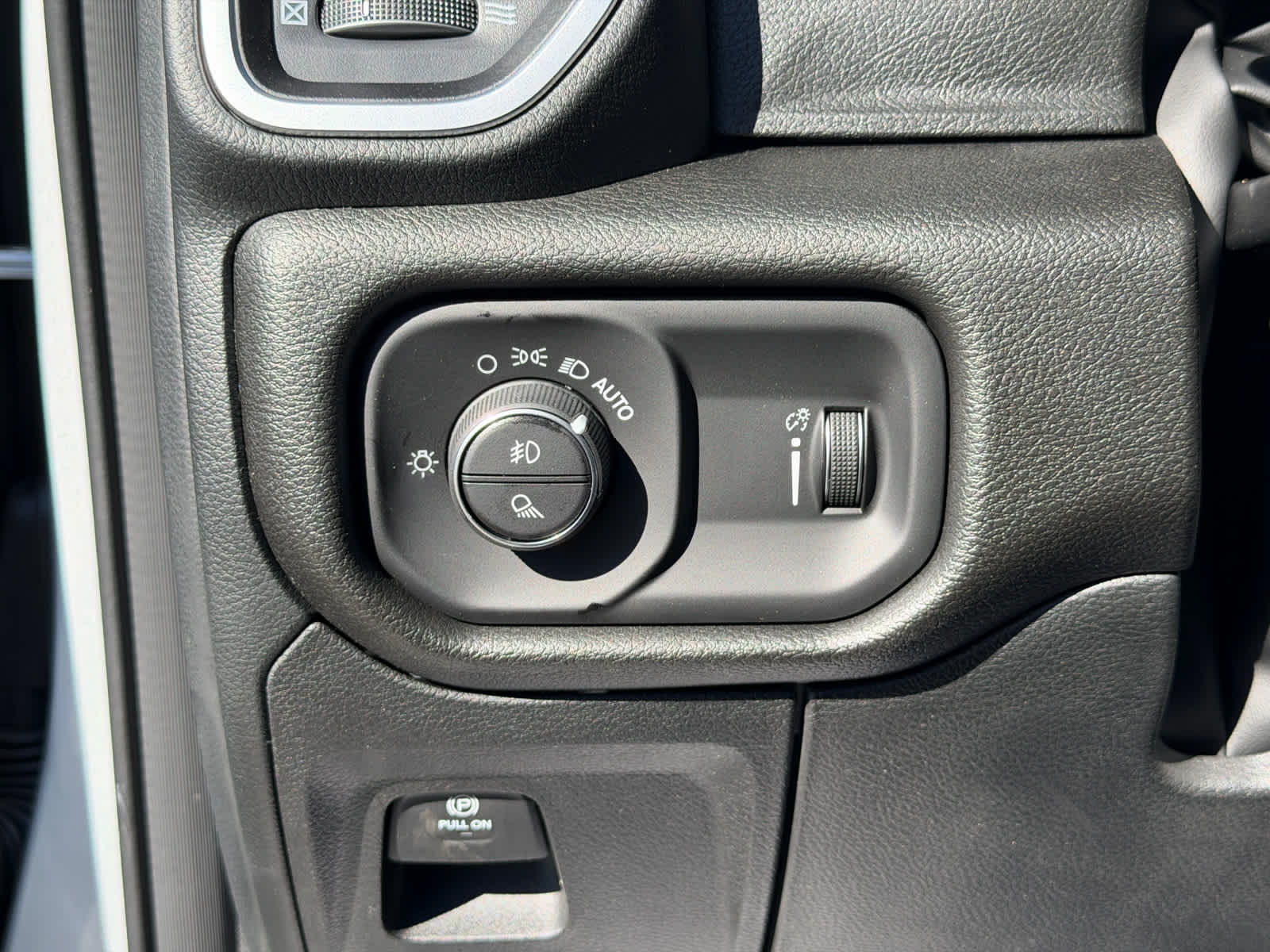 2026 RAM Ram 1500 RAM 1500 EXPRESS QUAD CAB 4X4 6'4' BOX