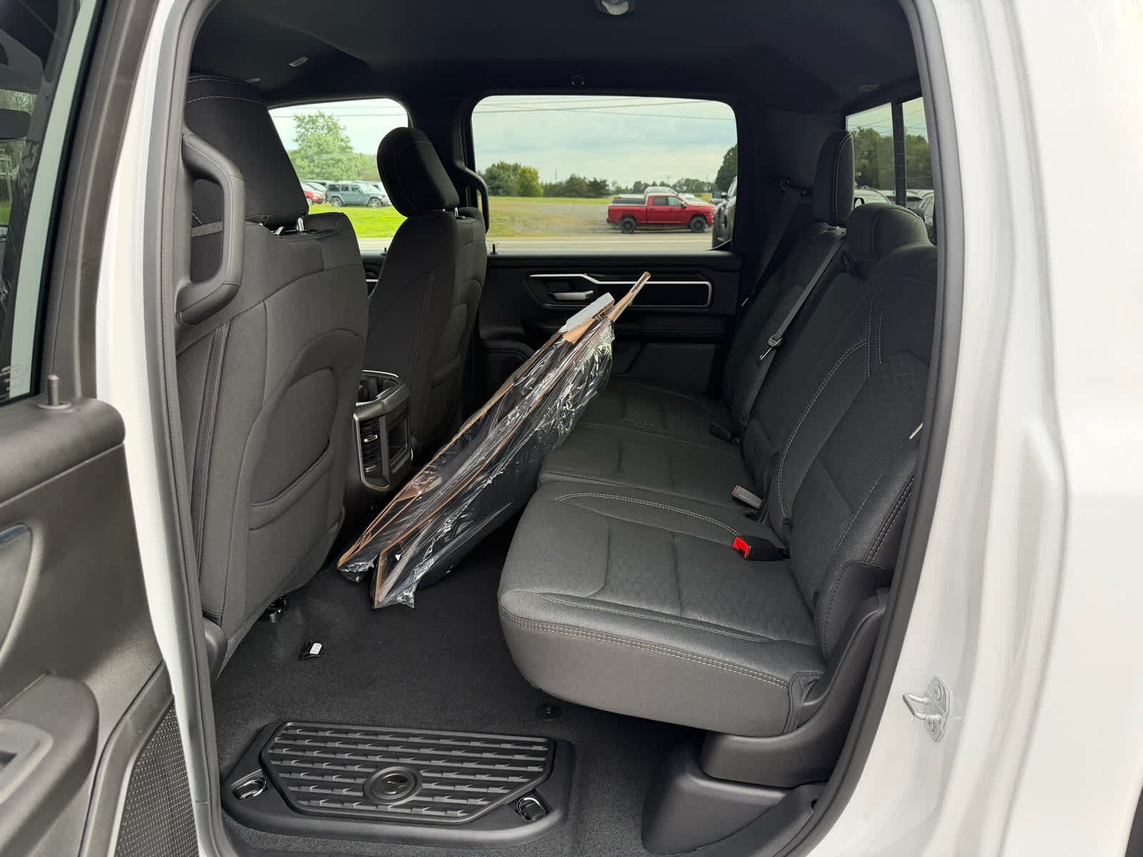 2027 RAM Ram 1500 RAM 1500 BIG HORN CREW CAB 4X4 5'7' BOX