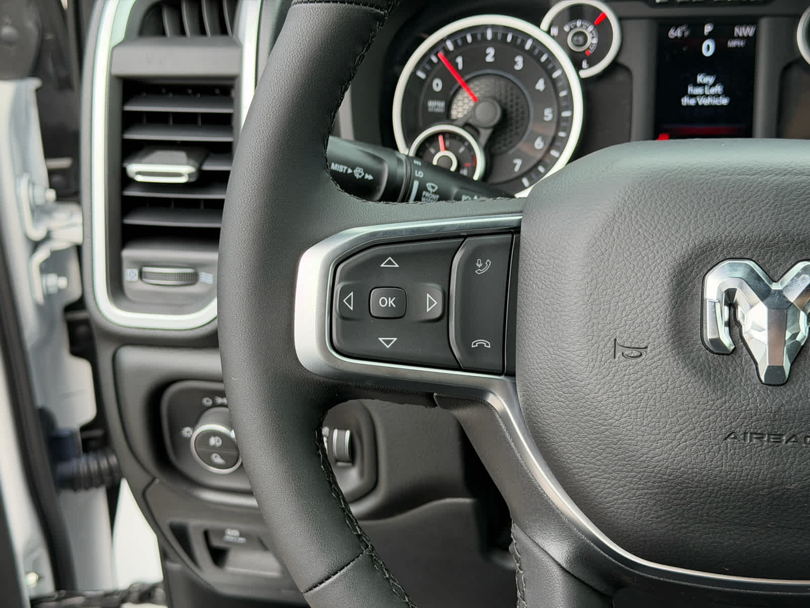 2027 RAM Ram 1500 RAM 1500 BIG HORN CREW CAB 4X4 5'7' BOX
