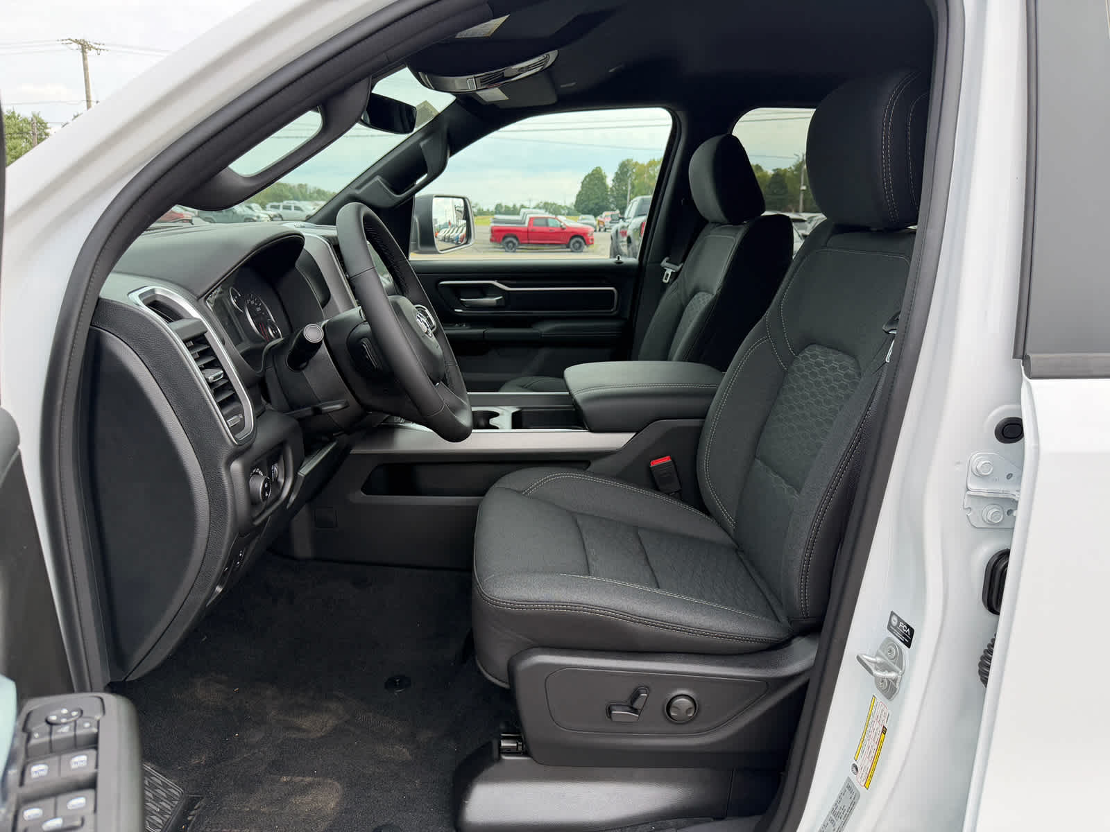 2027 RAM Ram 1500 RAM 1500 BIG HORN CREW CAB 4X4 5'7' BOX