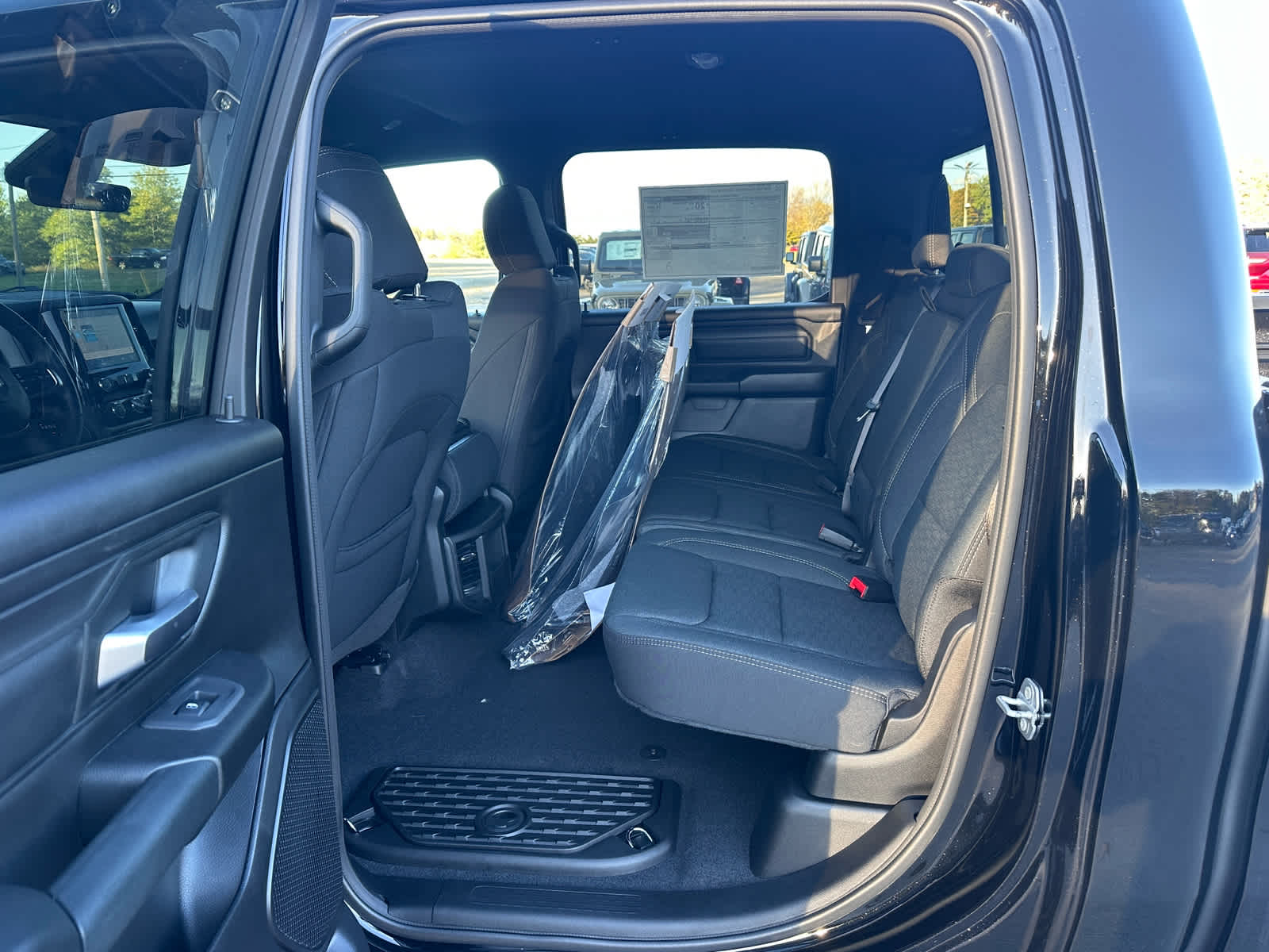 2026 RAM Ram 1500 RAM 1500 TRADESMAN CREW CAB 4X4 5'7' BOX