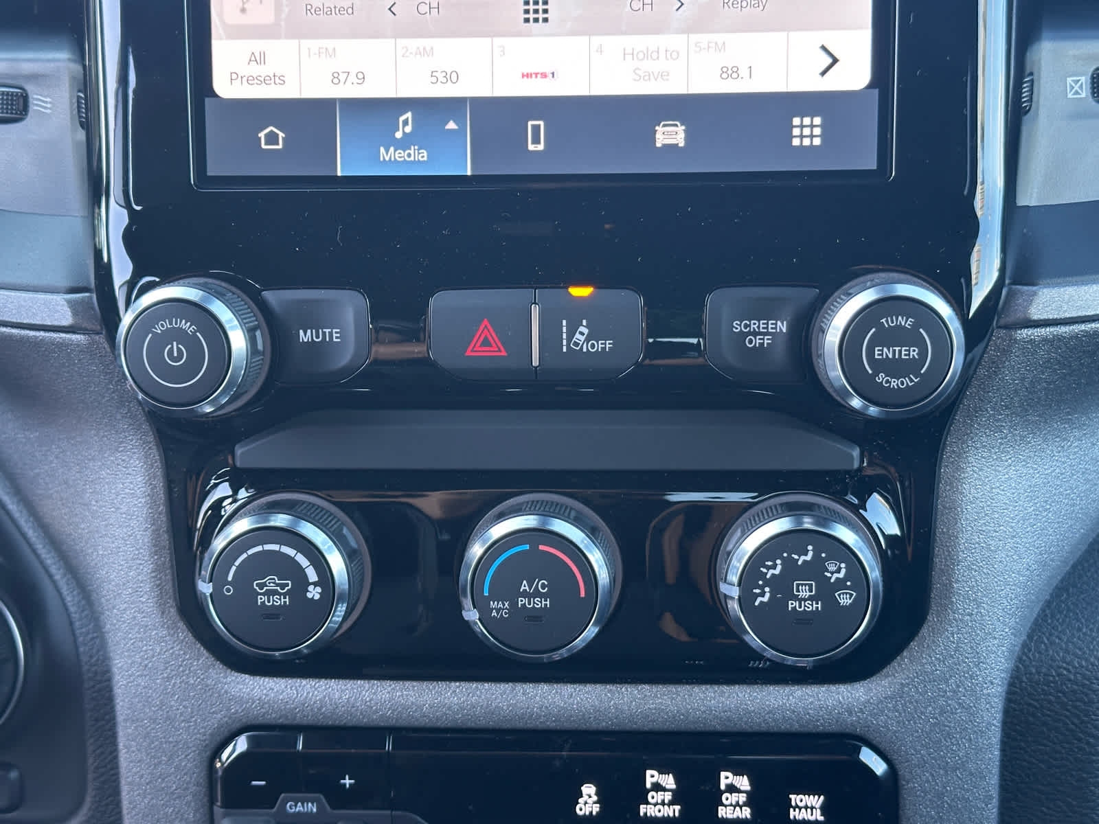 2026 RAM Ram 1500 RAM 1500 TRADESMAN CREW CAB 4X4 5'7' BOX