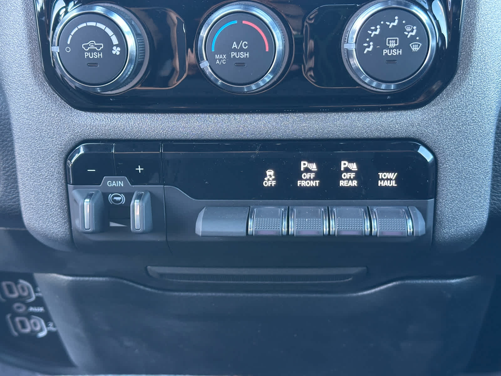 2026 RAM Ram 1500 RAM 1500 TRADESMAN CREW CAB 4X4 5'7' BOX