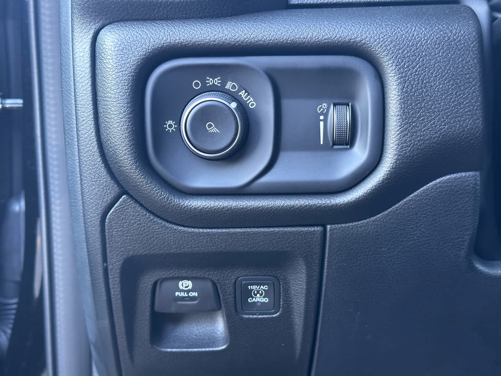 2026 RAM Ram 1500 RAM 1500 TRADESMAN CREW CAB 4X4 5'7' BOX