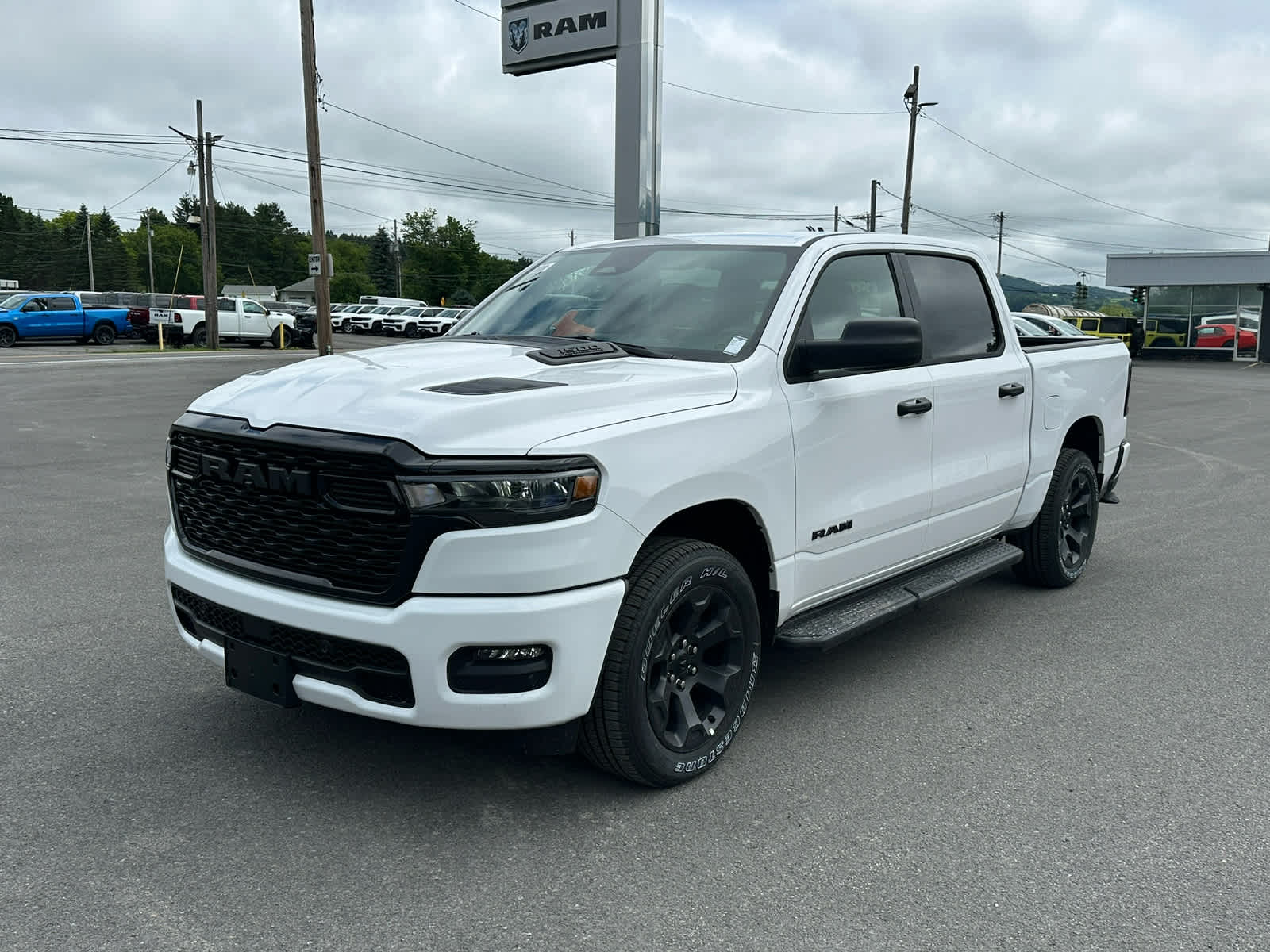 2026 RAM Ram 1500 RAM 1500 EXPRESS CREW CAB 4X4 5'7' BOX