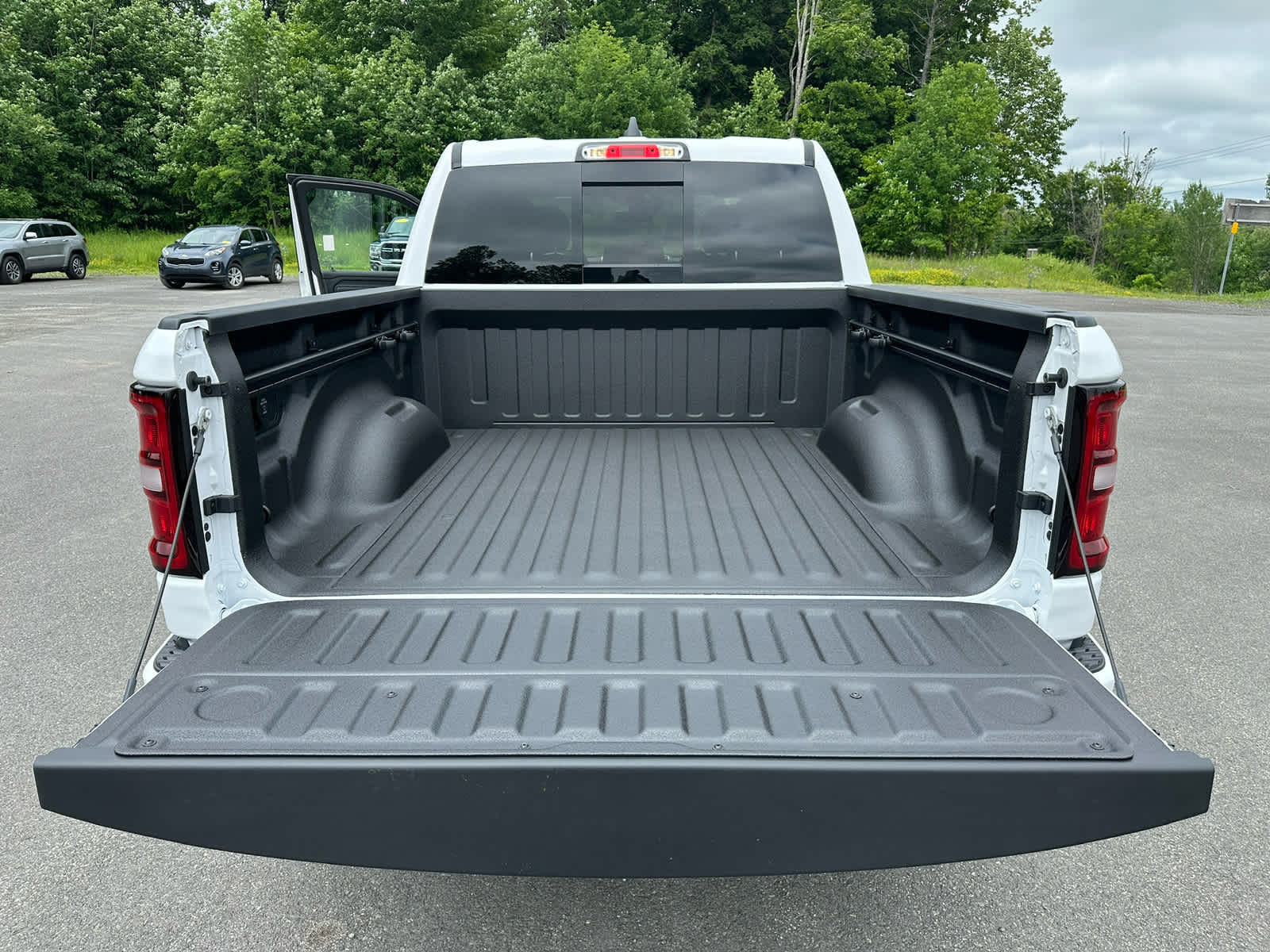 2026 RAM Ram 1500 RAM 1500 EXPRESS CREW CAB 4X4 5'7' BOX