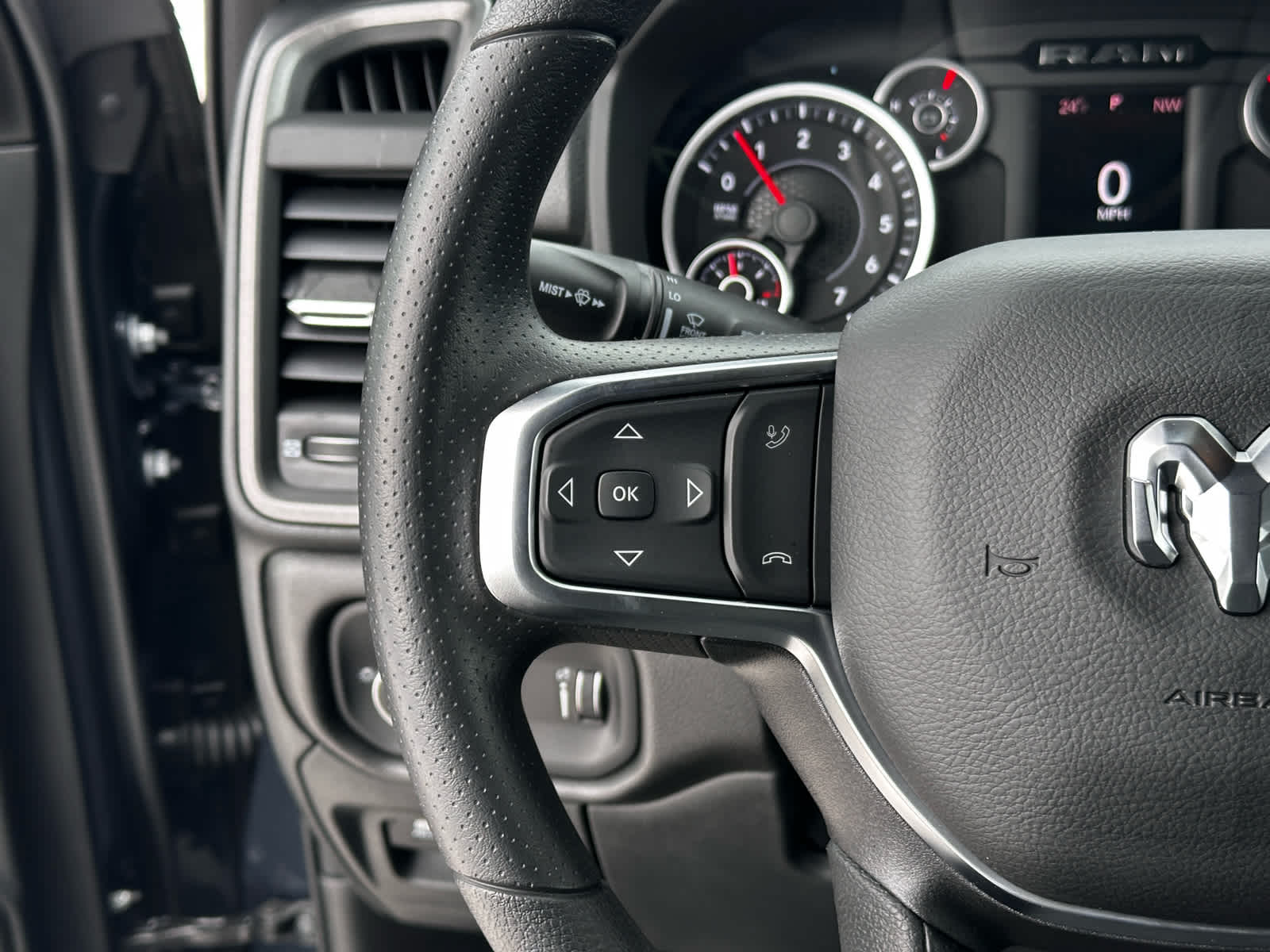 2026 RAM Ram 1500 RAM 1500 TRADESMAN CREW CAB 4X4 5'7' BOX