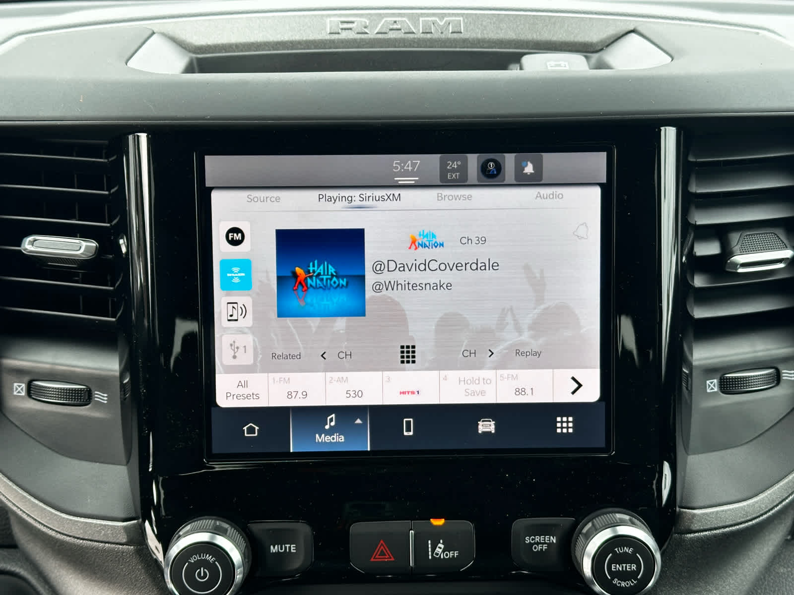 2026 RAM Ram 1500 RAM 1500 TRADESMAN CREW CAB 4X4 5'7' BOX