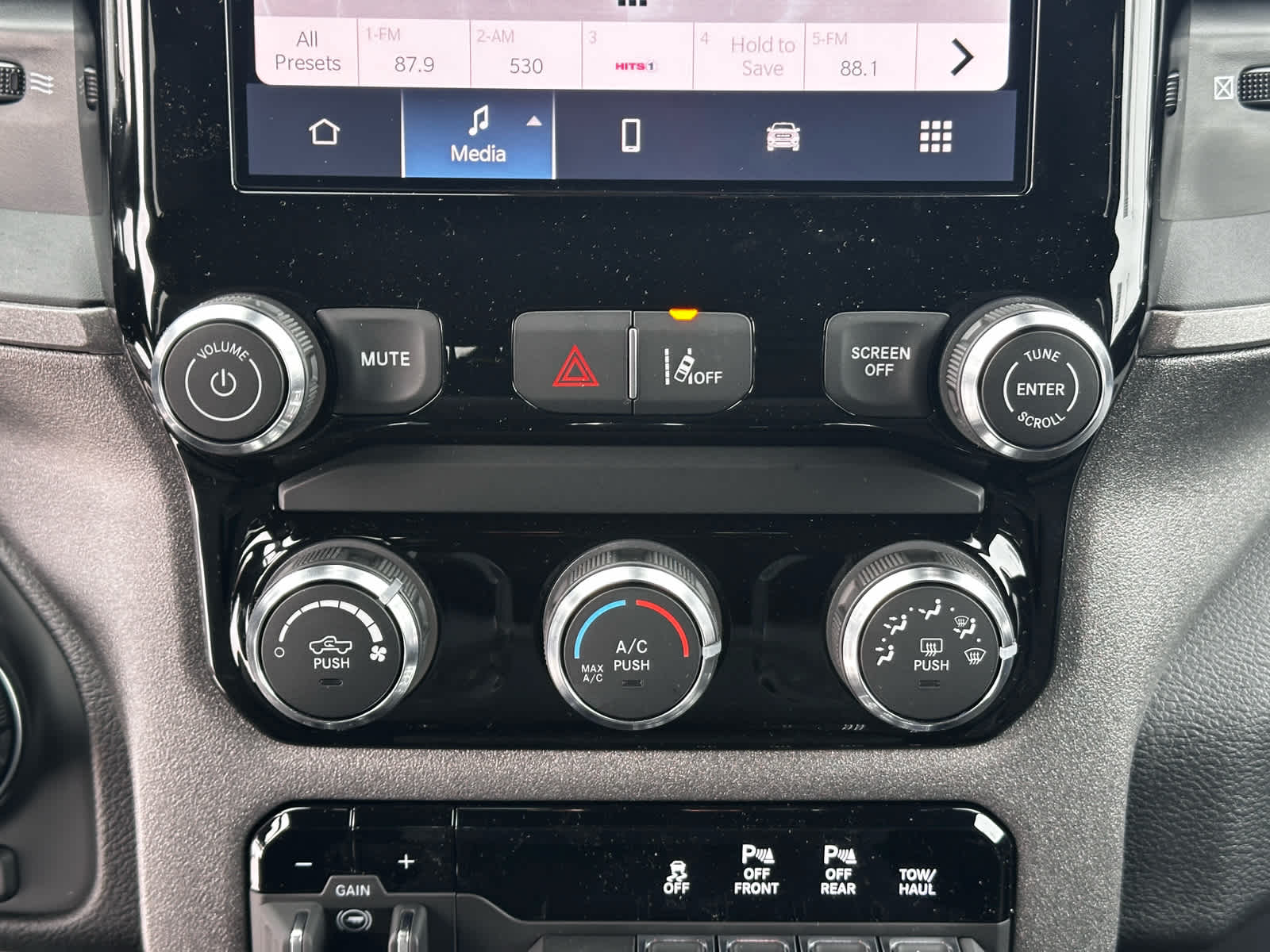 2026 RAM Ram 1500 RAM 1500 TRADESMAN CREW CAB 4X4 5'7' BOX