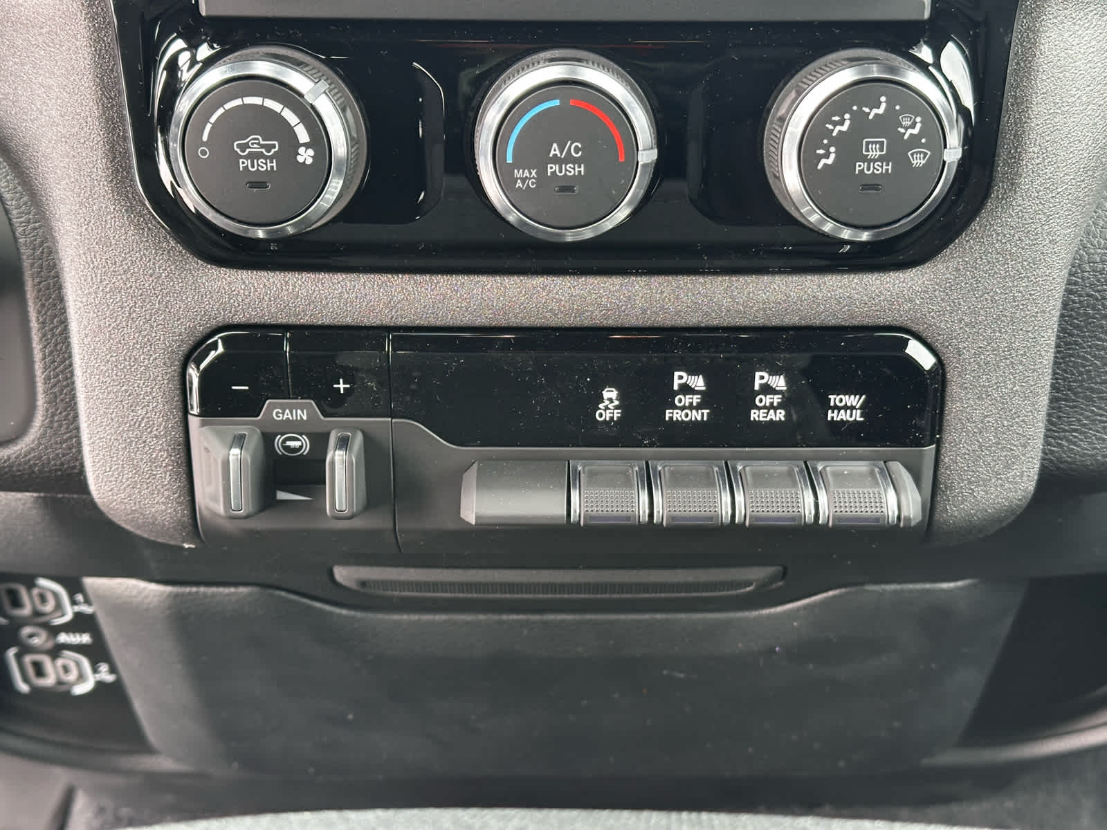 2026 RAM Ram 1500 RAM 1500 TRADESMAN CREW CAB 4X4 5'7' BOX