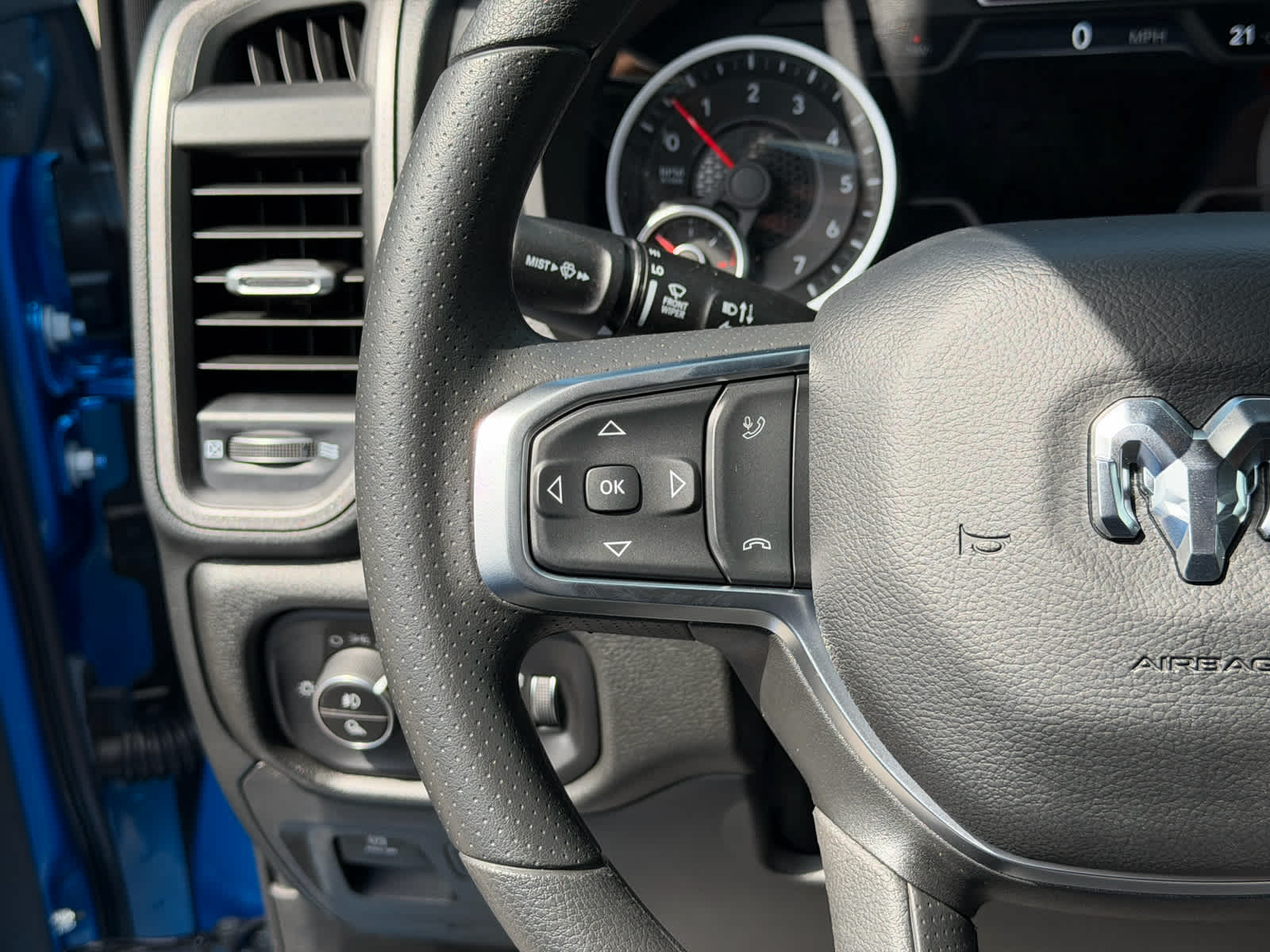 2026 RAM 1500 RAM 1500 WARLOCK CREW CAB 4X4 5'7' BOX