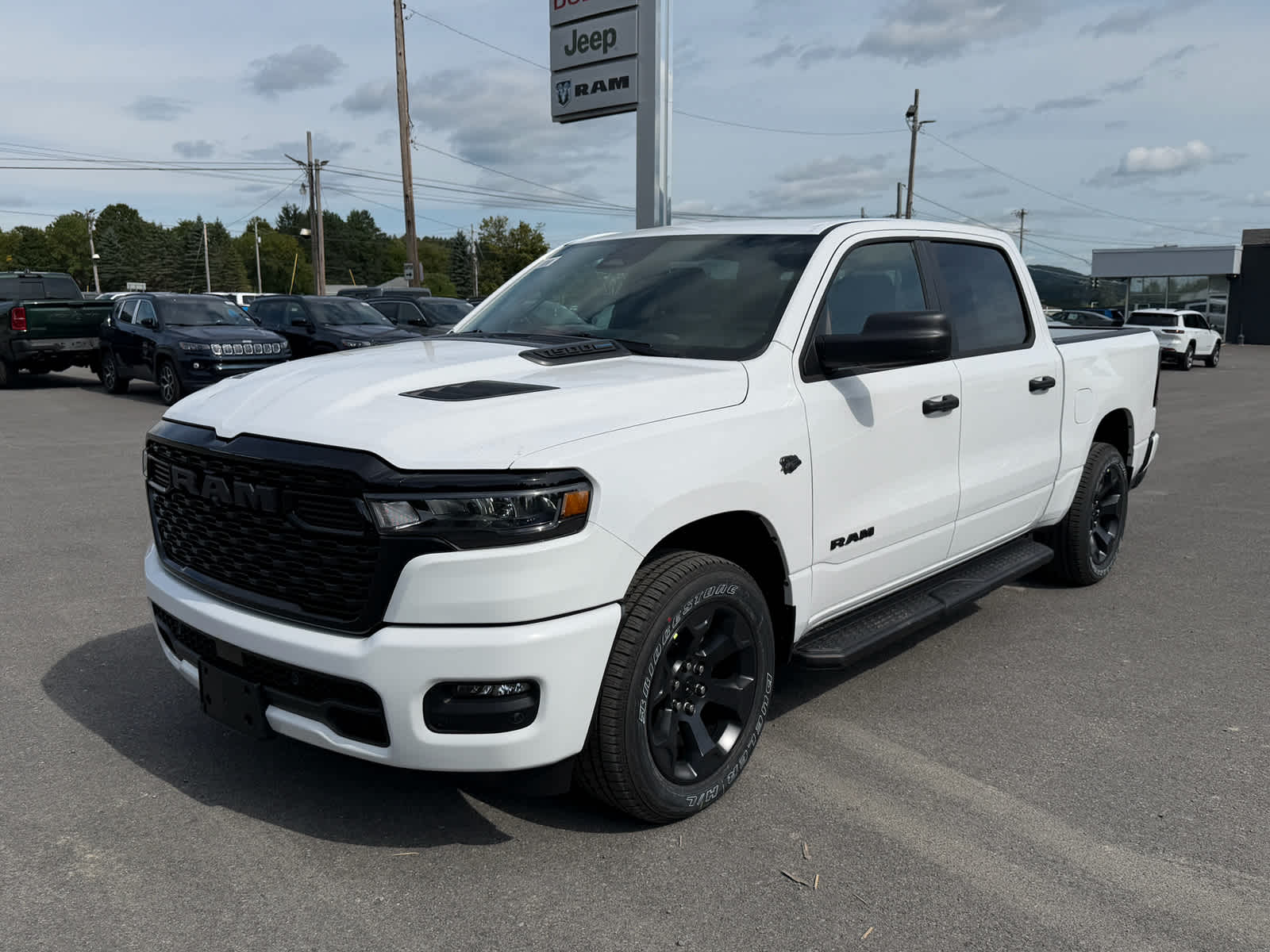 2027 RAM Ram 1500 RAM 1500 EXPRESS CREW CAB 4X4 5'7' BOX