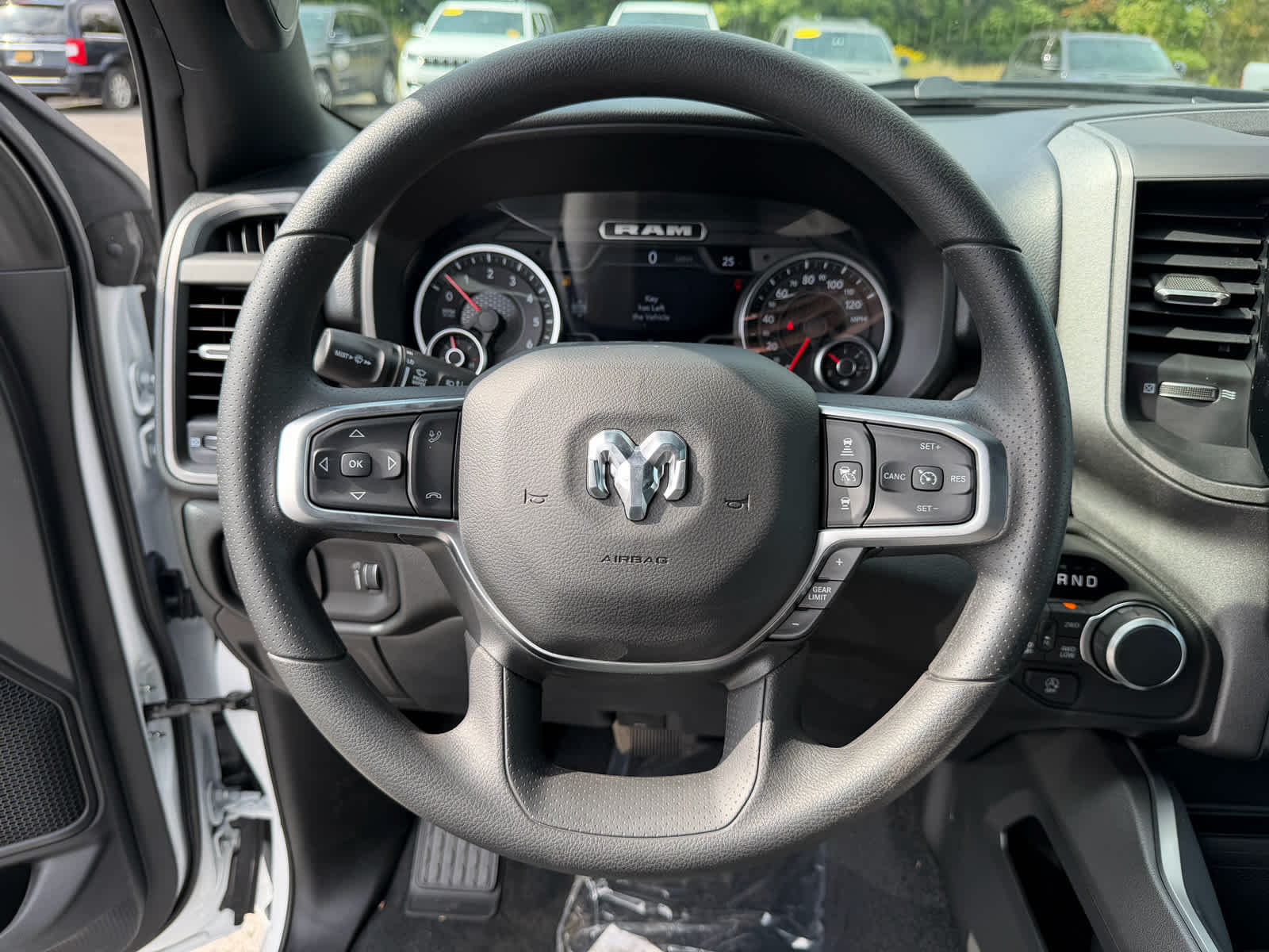2027 RAM Ram 1500 RAM 1500 EXPRESS CREW CAB 4X4 5'7' BOX