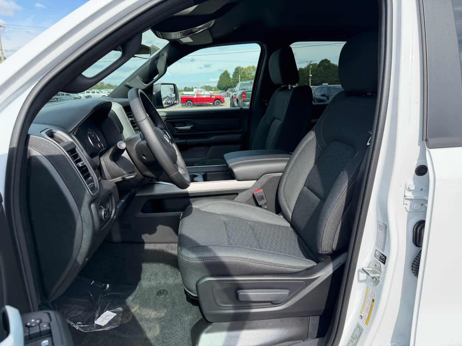 2027 RAM Ram 1500 RAM 1500 EXPRESS CREW CAB 4X4 5'7' BOX