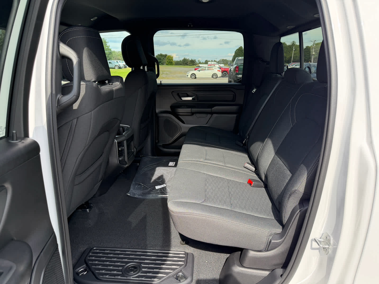 2027 RAM Ram 1500 RAM 1500 EXPRESS CREW CAB 4X4 5'7' BOX