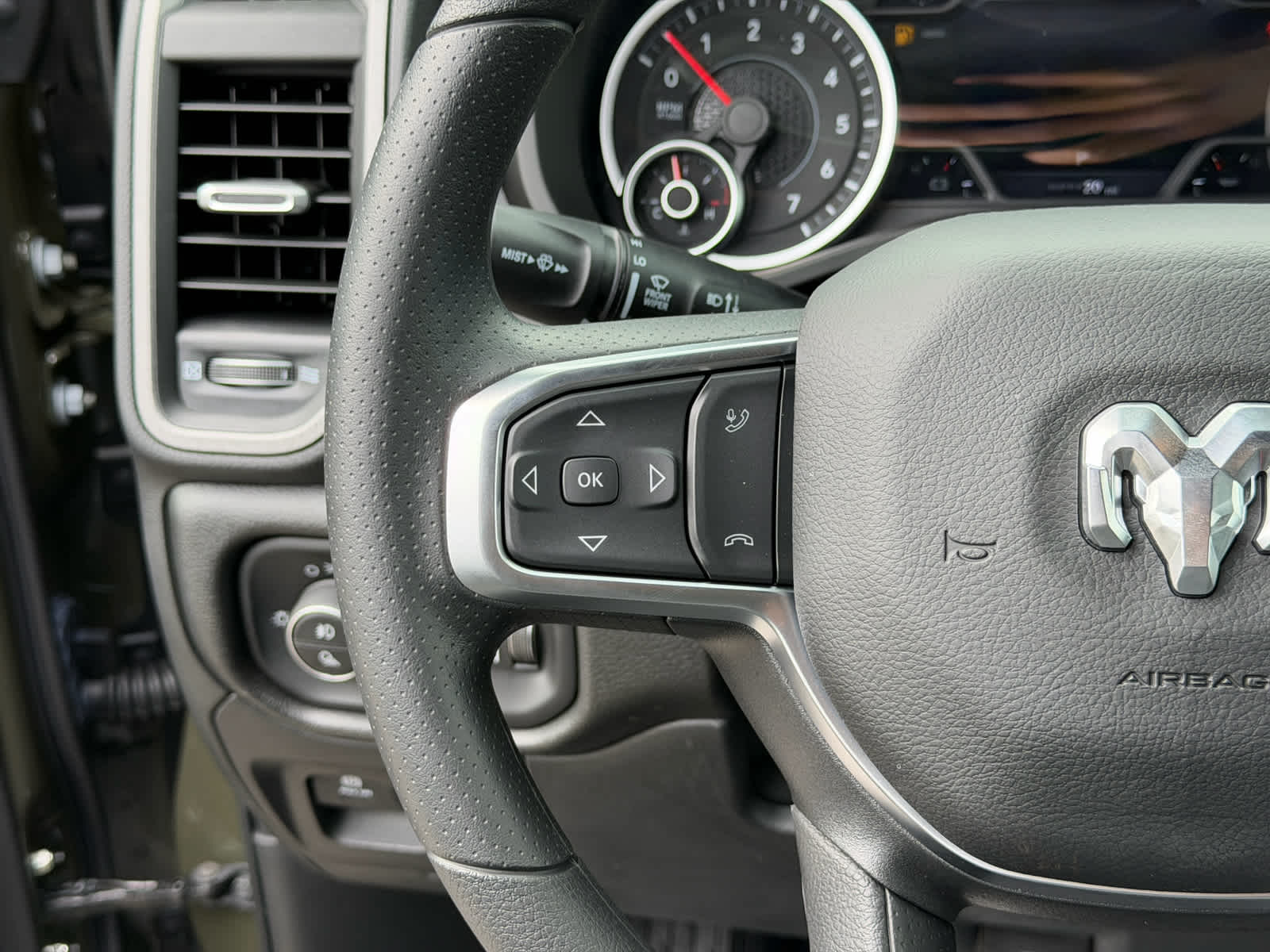 2026 RAM 1500 RAM 1500 WARLOCK CREW CAB 4X4 5'7' BOX
