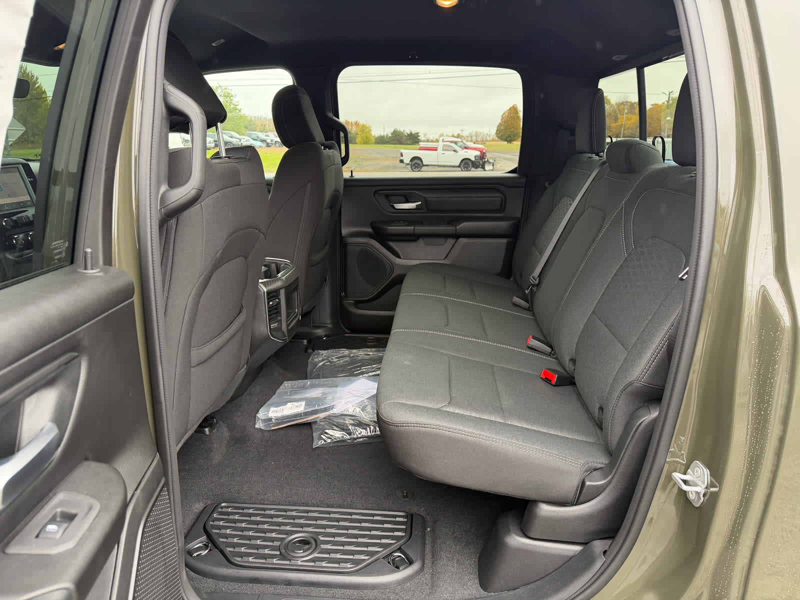 2027 RAM Ram 1500 RAM 1500 EXPRESS CREW CAB 4X4 5'7' BOX