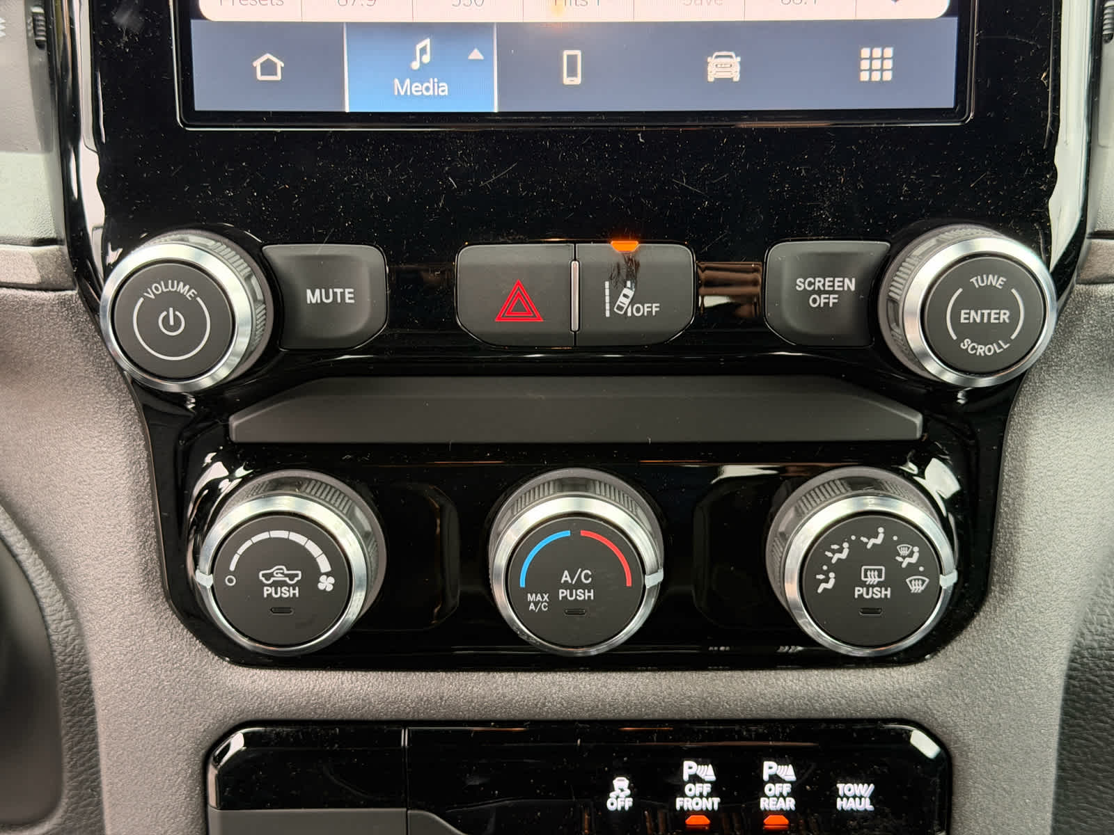 2027 RAM Ram 1500 RAM 1500 EXPRESS CREW CAB 4X4 5'7' BOX