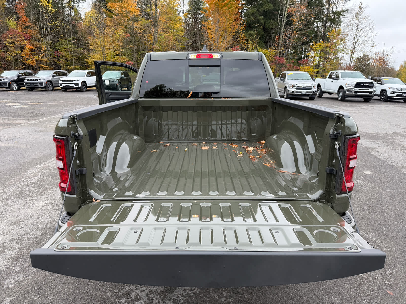 2027 RAM Ram 1500 RAM 1500 EXPRESS CREW CAB 4X4 5'7' BOX