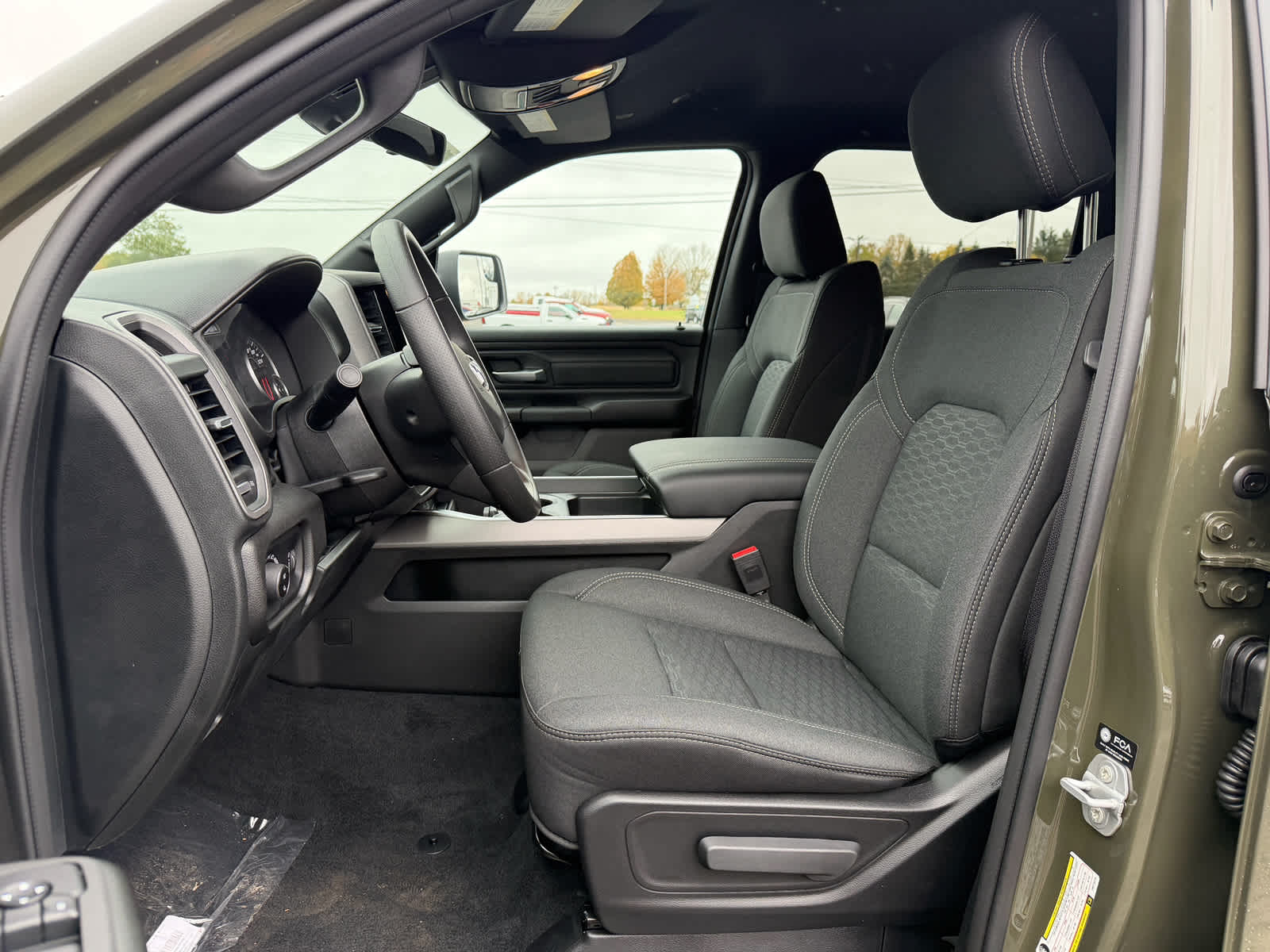 2027 RAM Ram 1500 RAM 1500 EXPRESS CREW CAB 4X4 5'7' BOX