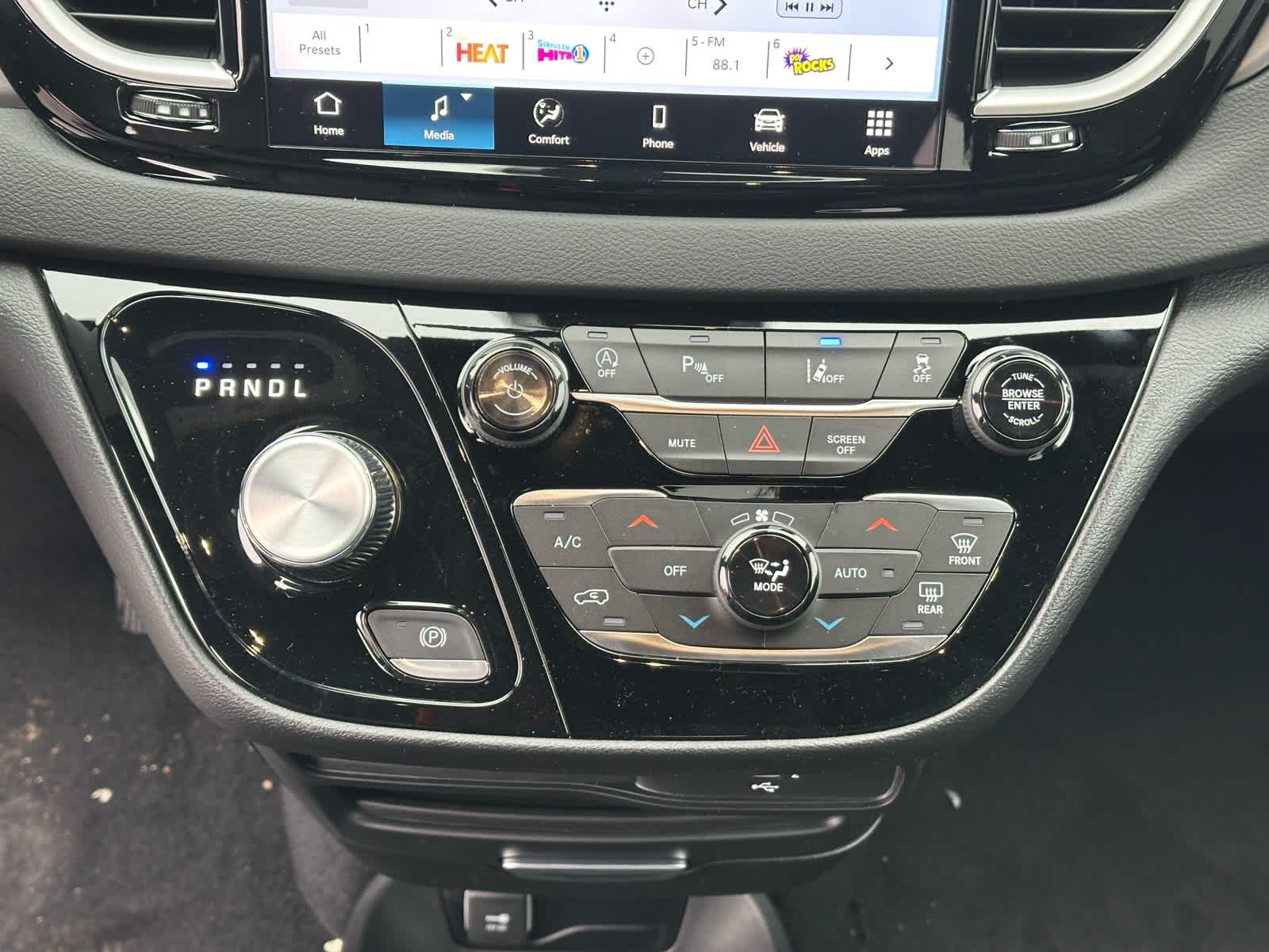 2026 Chrysler Voyager VOYAGER LX