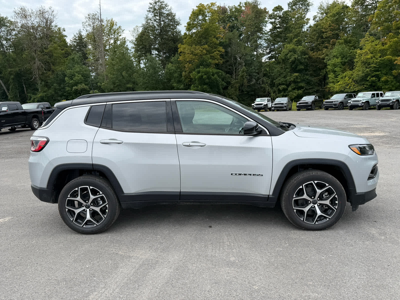 2026 Jeep Compass COMPASS LIMITED 4X4