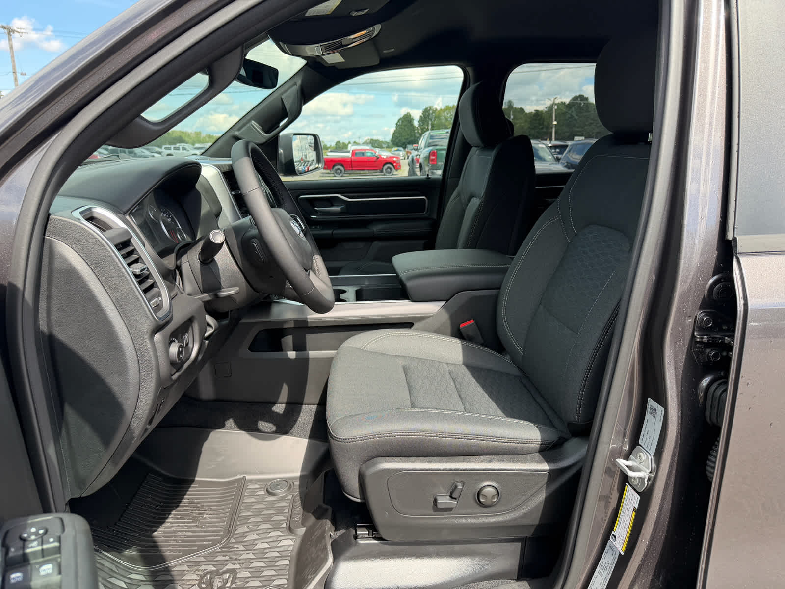 2026 RAM 1500 RAM 1500 BIG HORN CREW CAB 4X4 5'7' BOX