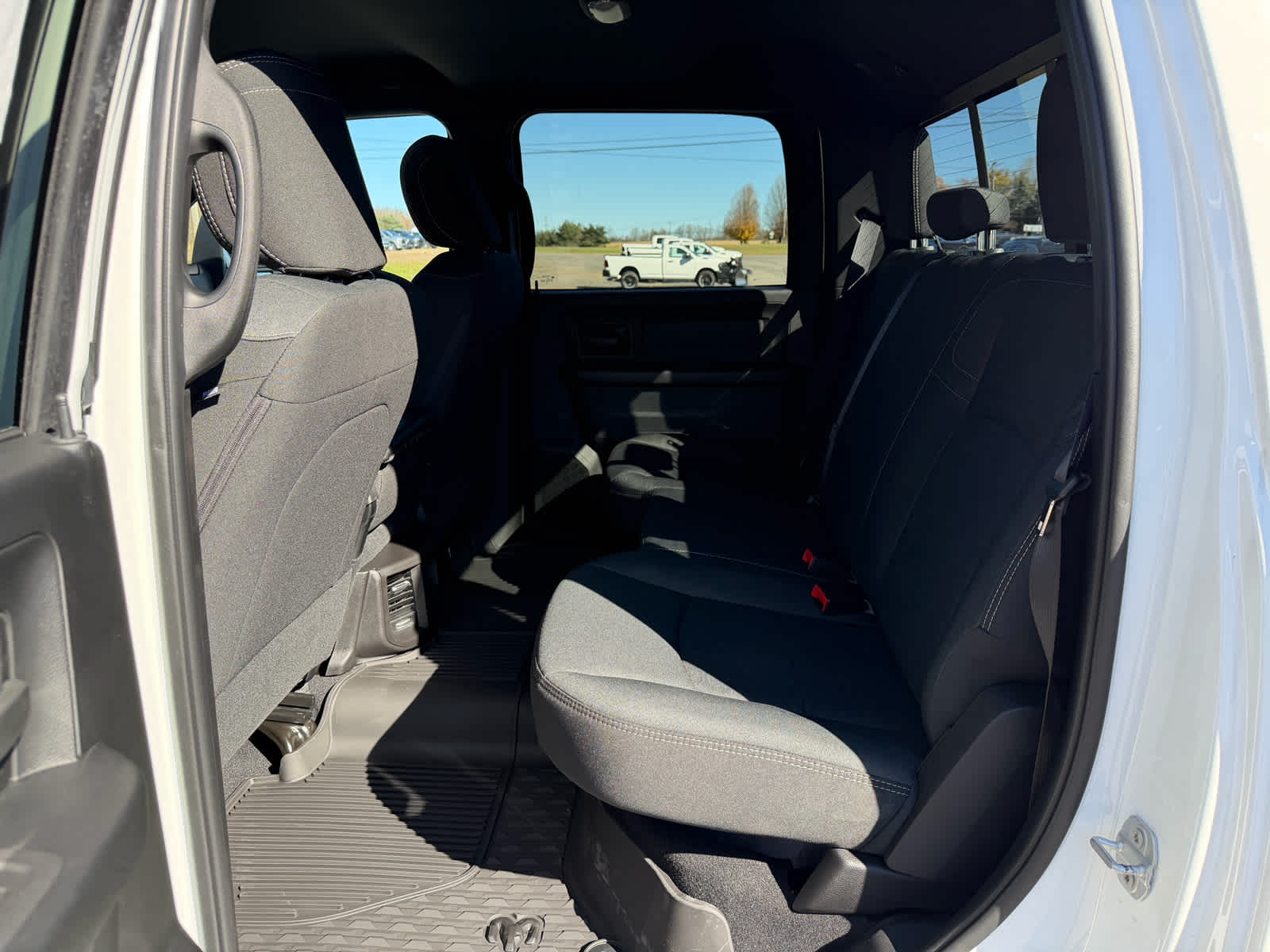 2026 RAM Ram 2500 RAM 2500 BLACK EXPRESS CREW CAB 4X4 6'4' BOX