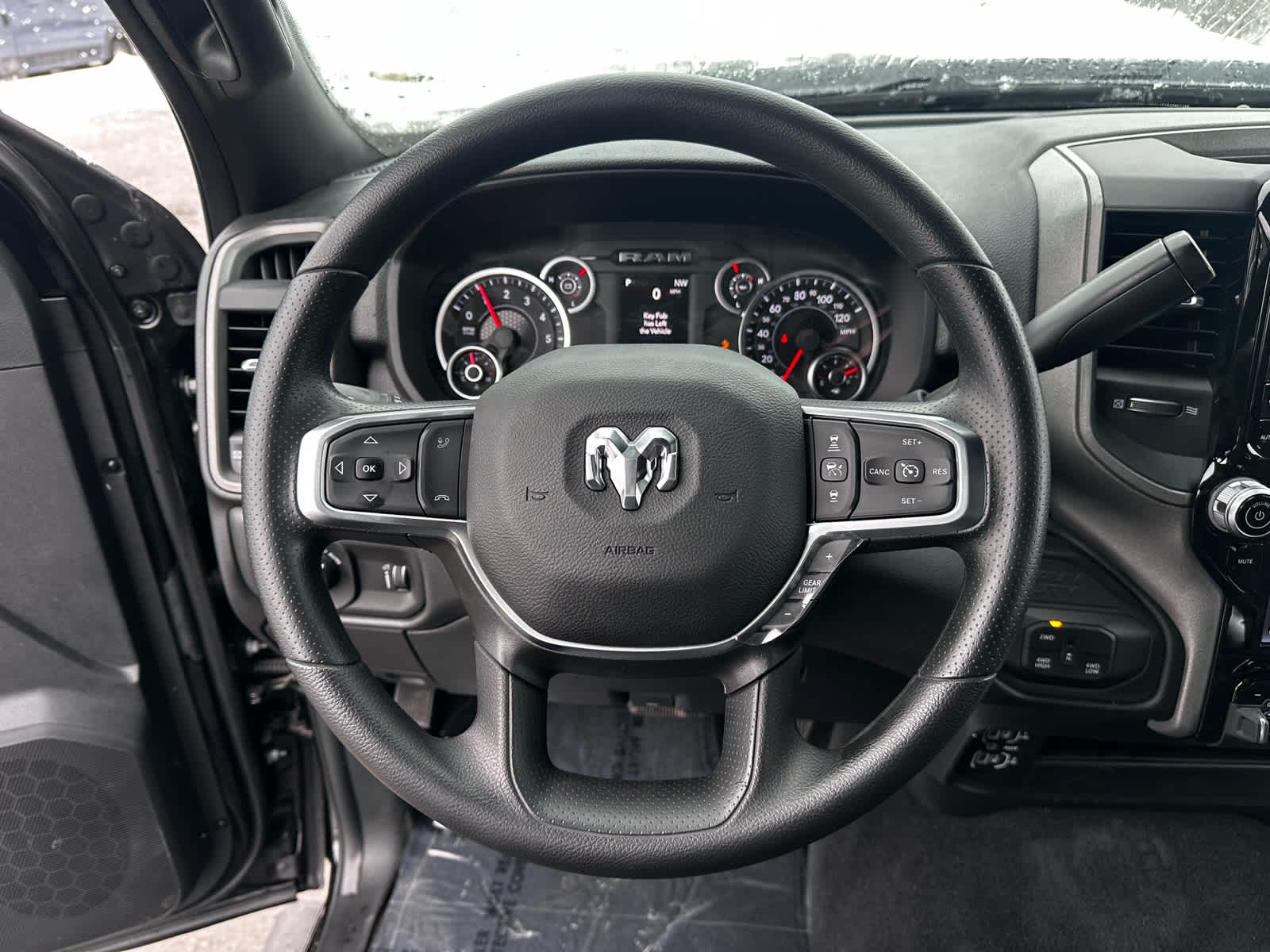 2026 RAM Ram 2500 RAM 2500 BLACK EXPRESS CREW CAB 4X4 6'4' BOX