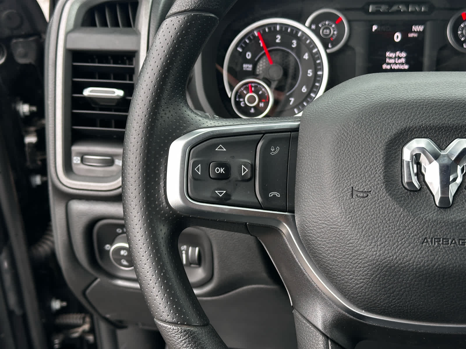 2026 RAM Ram 2500 RAM 2500 BLACK EXPRESS CREW CAB 4X4 6'4' BOX