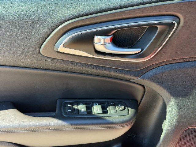2016 Chrysler 200 Limited Platinum