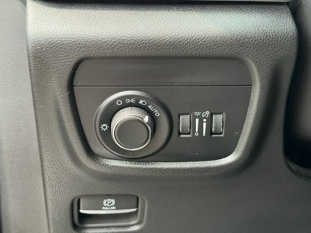 2023 Jeep Grand Cherokee Laredo 4x4