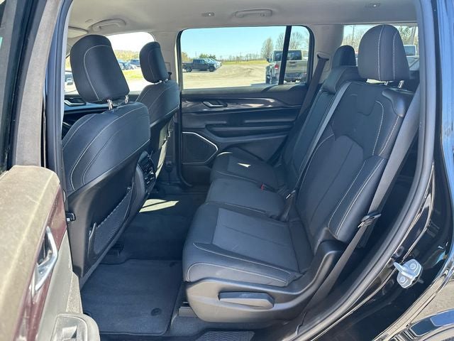 2022 Jeep Grand Cherokee L Laredo 4x4