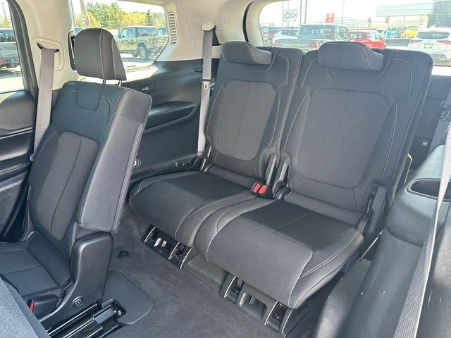 2022 Jeep Grand Cherokee L Laredo 4x4