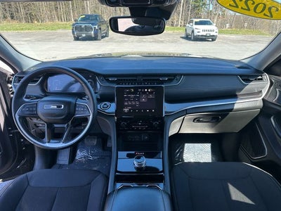 2022 Jeep Grand Cherokee L Laredo 4x4
