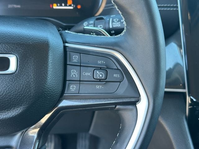 2022 Jeep Grand Cherokee L Laredo 4x4