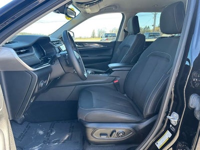 2022 Jeep Grand Cherokee L Laredo 4x4