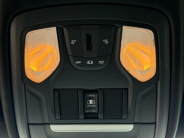 2020 RAM 1500 Big Horn Crew Cab 4x4 5'7' Box