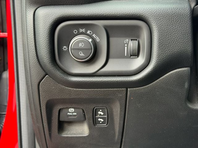 2020 RAM 1500 Big Horn Crew Cab 4x4 5'7' Box