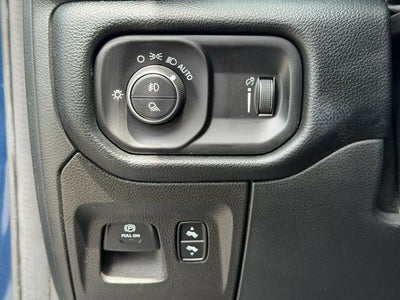 2021 RAM 1500 Big Horn Crew Cab 4x4 5'7' Box