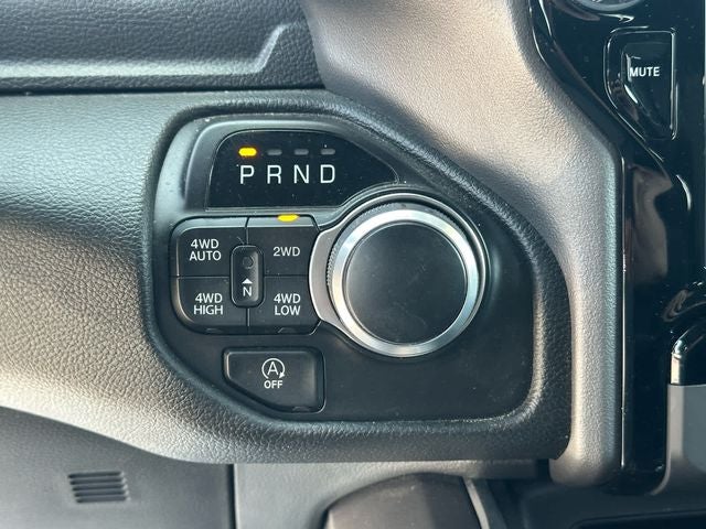 2024 RAM 1500 Big Horn Crew Cab 4x4 6'4' Box