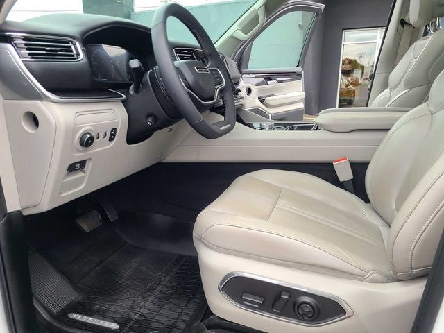 2023 Jeep Wagoneer Base