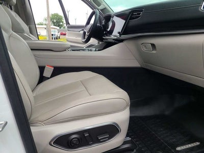 2023 Jeep Wagoneer Base
