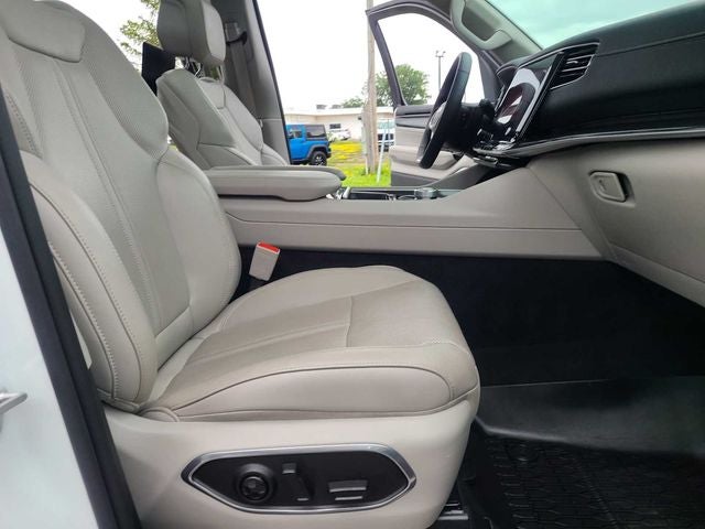 2023 Jeep Wagoneer Base