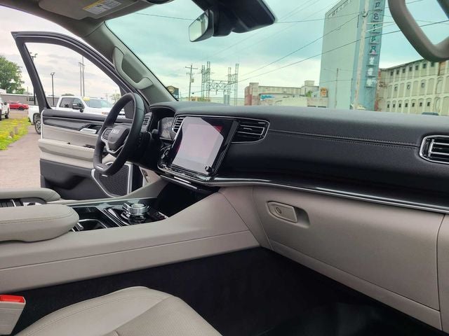 2023 Jeep Wagoneer Base