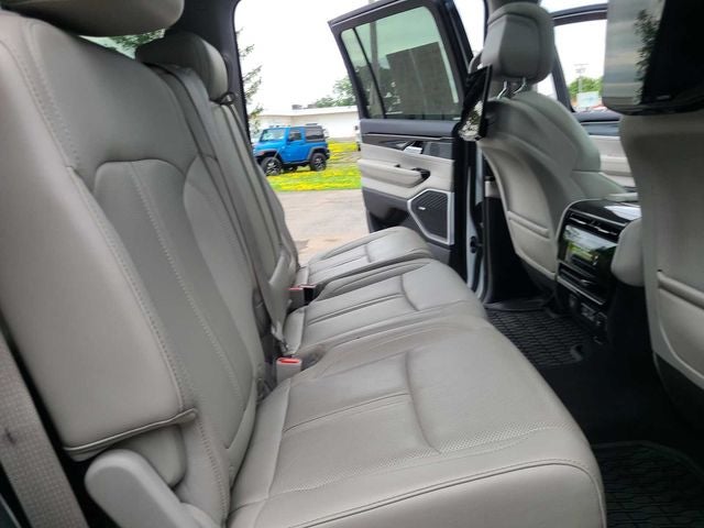 2023 Jeep Wagoneer Base