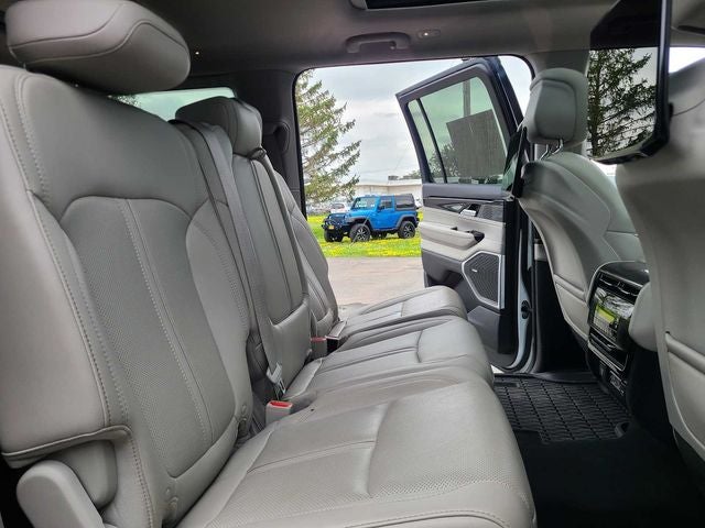 2023 Jeep Wagoneer Base