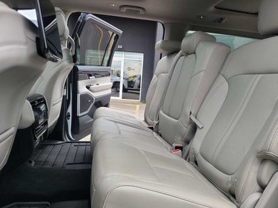 2023 Jeep Wagoneer Base