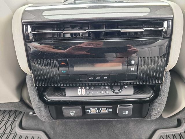 2023 Jeep Wagoneer Base