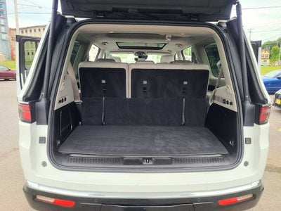 2023 Jeep Wagoneer Base